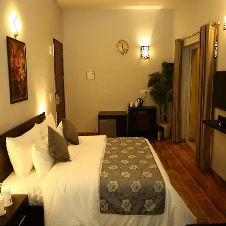 Anandam Clarks Inn Suites Vrindavan Exterior photo