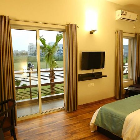 Anandam Clarks Inn Suites Vrindavan Exterior photo