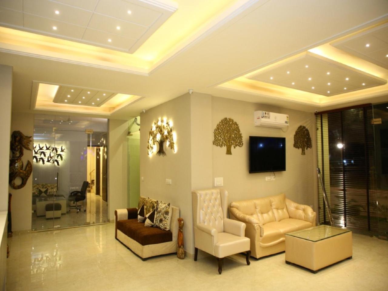 Anandam Clarks Inn Suites Vrindavan Exterior photo