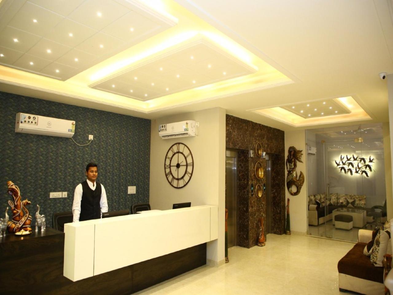 Anandam Clarks Inn Suites Vrindavan Exterior photo