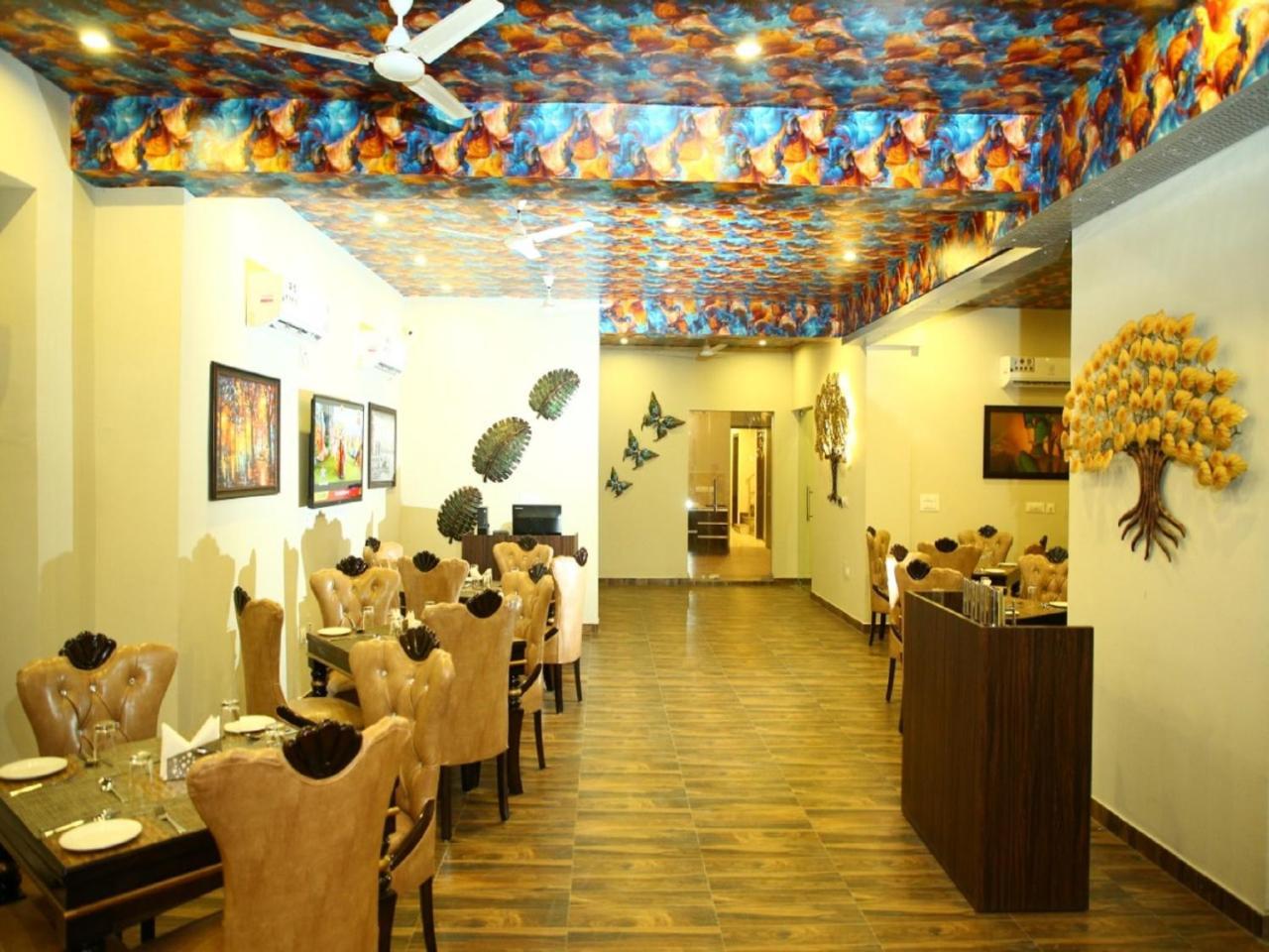 Anandam Clarks Inn Suites Vrindavan Exterior photo