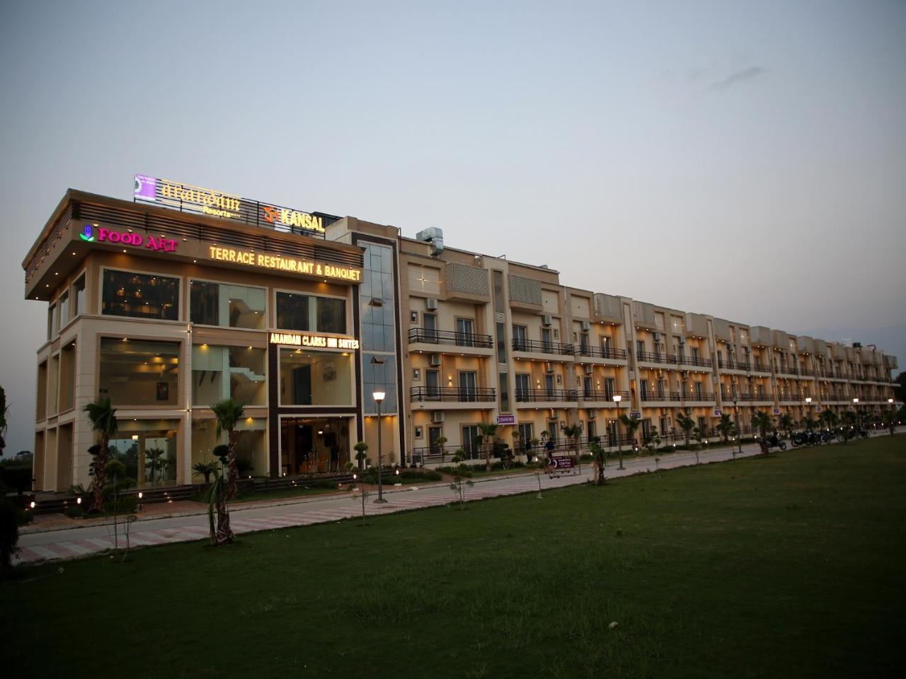 Anandam Clarks Inn Suites Vrindavan Exterior photo