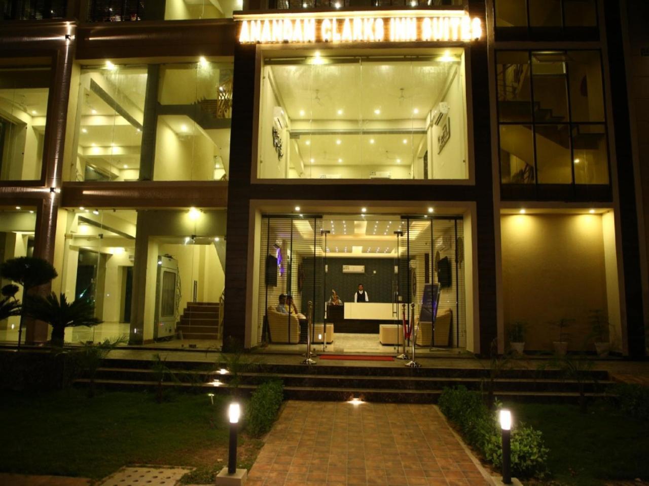 Anandam Clarks Inn Suites Vrindavan Exterior photo