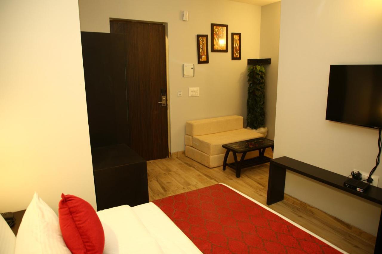 Anandam Clarks Inn Suites Vrindavan Exterior photo