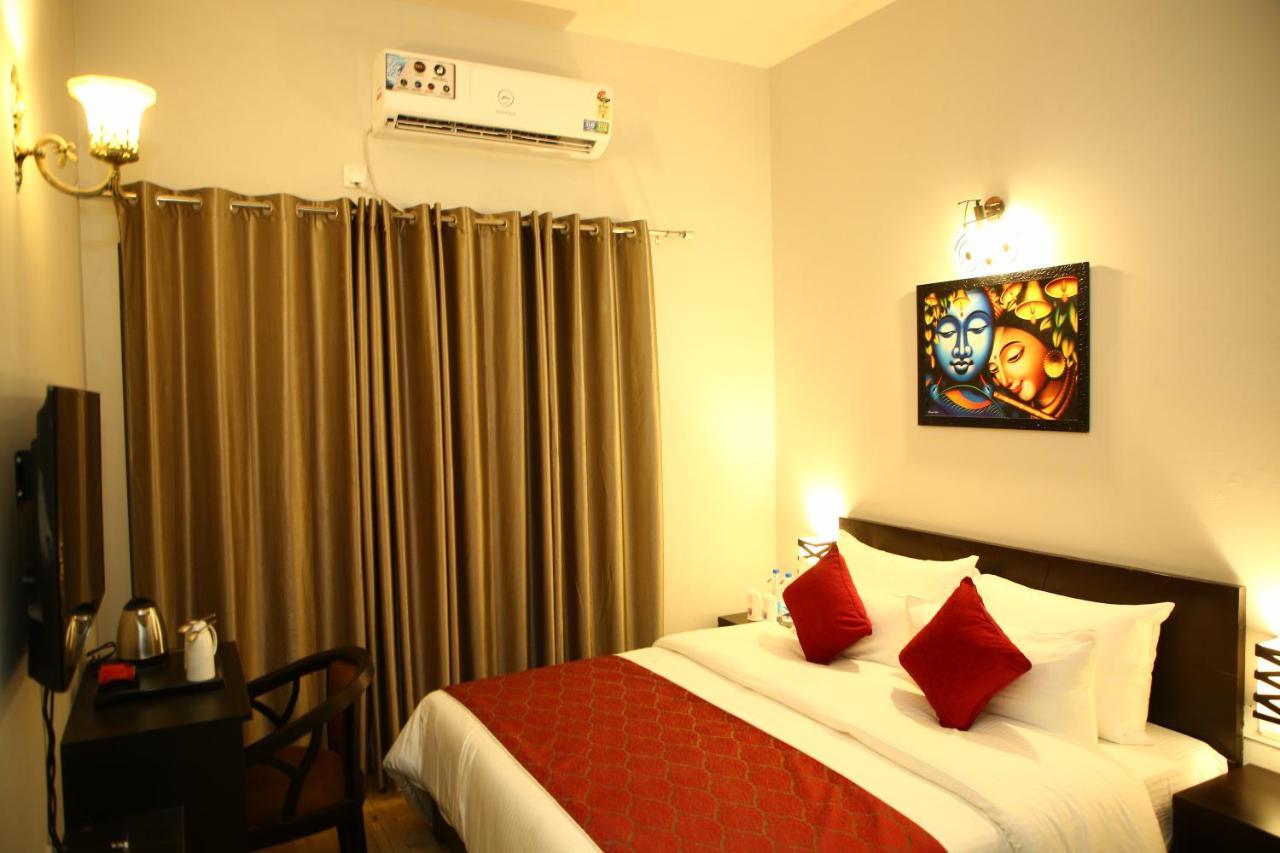 Anandam Clarks Inn Suites Vrindavan Exterior photo