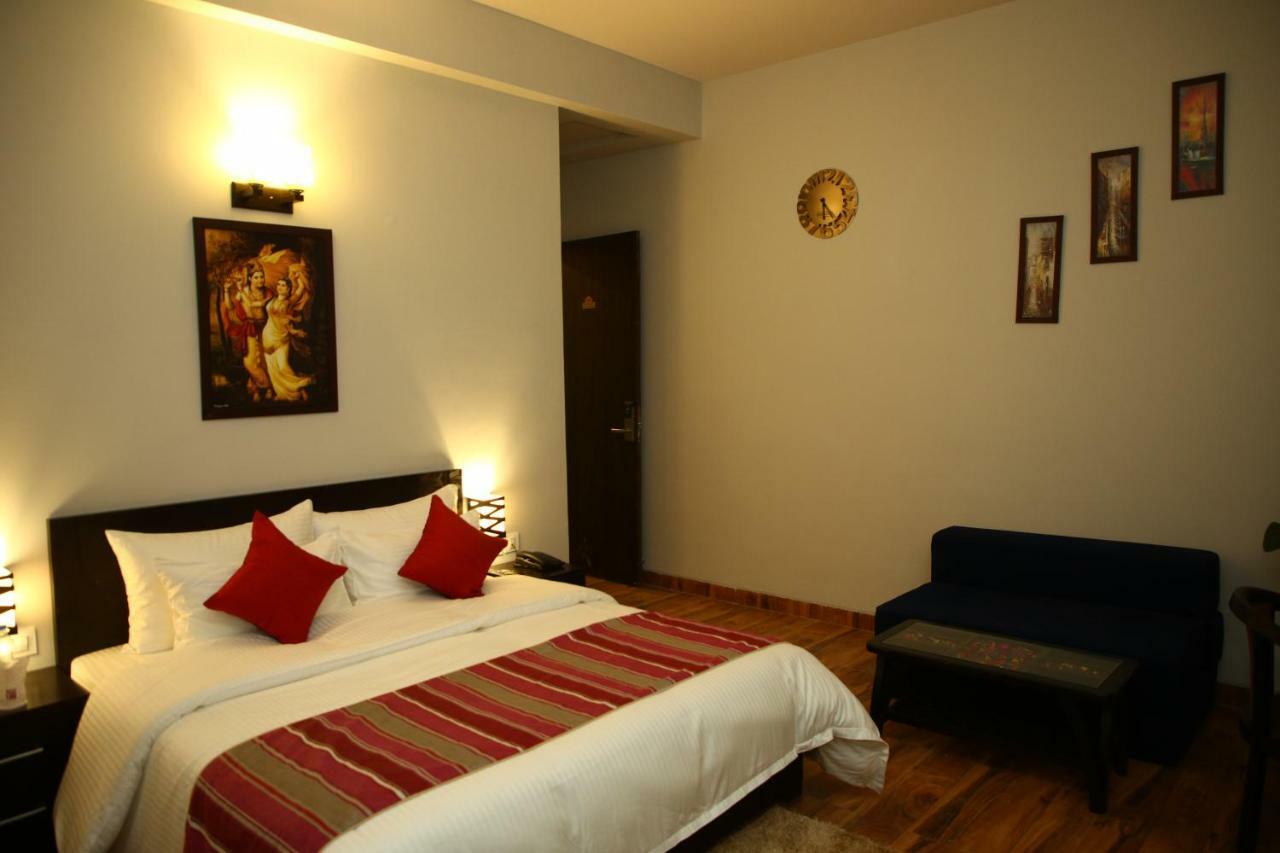 Anandam Clarks Inn Suites Vrindavan Exterior photo