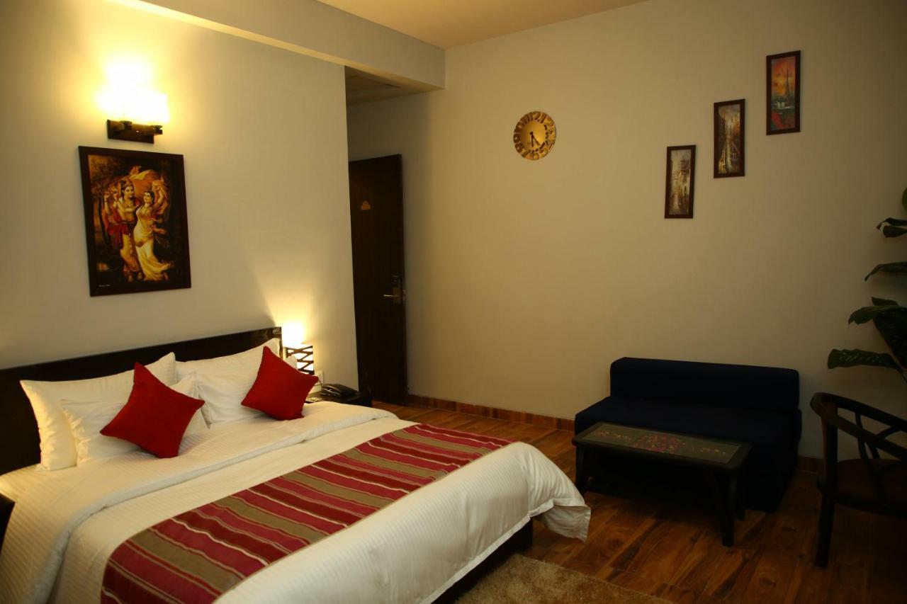 Anandam Clarks Inn Suites Vrindavan Exterior photo