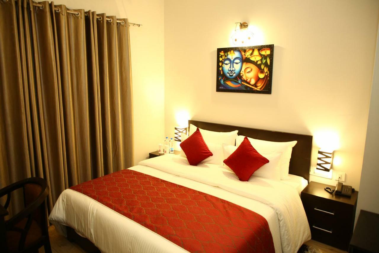 Anandam Clarks Inn Suites Vrindavan Exterior photo
