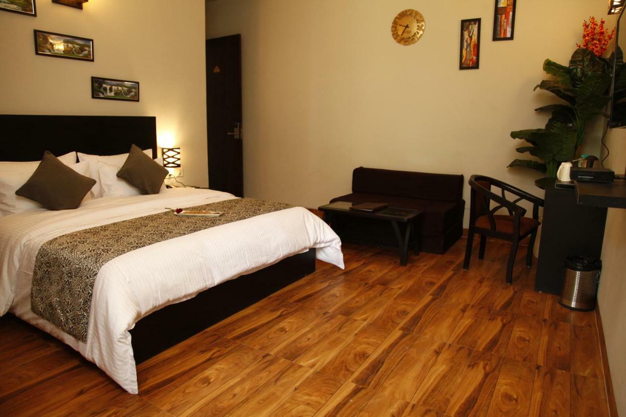 Anandam Clarks Inn Suites Vrindavan Exterior photo