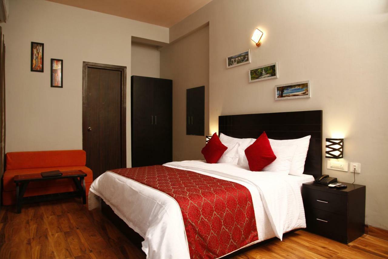 Anandam Clarks Inn Suites Vrindavan Exterior photo