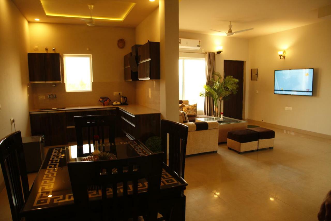 Anandam Clarks Inn Suites Vrindavan Exterior photo