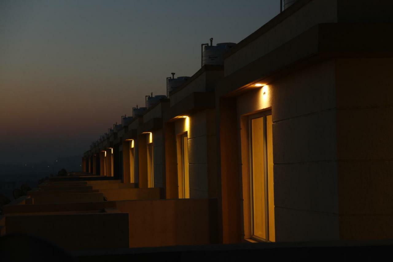 Anandam Clarks Inn Suites Vrindavan Exterior photo