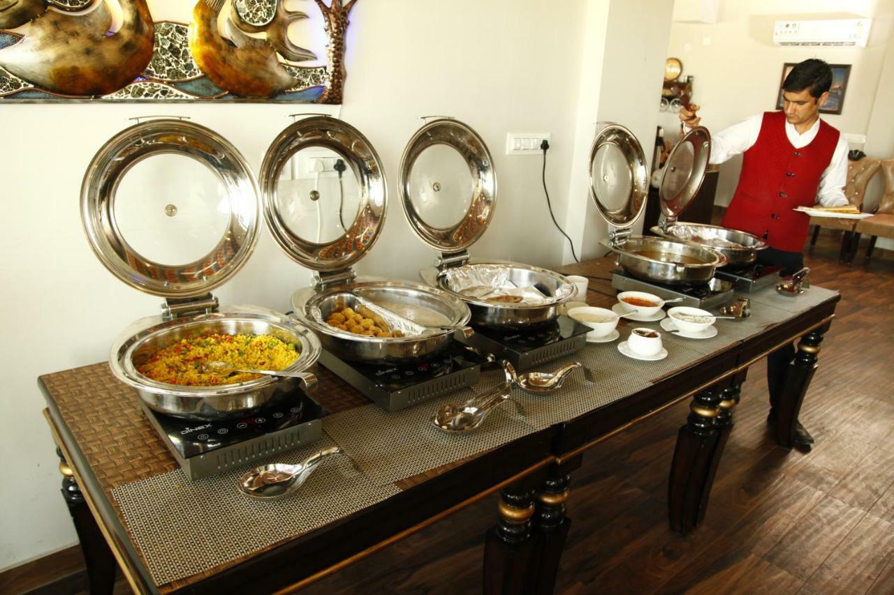 Anandam Clarks Inn Suites Vrindavan Exterior photo