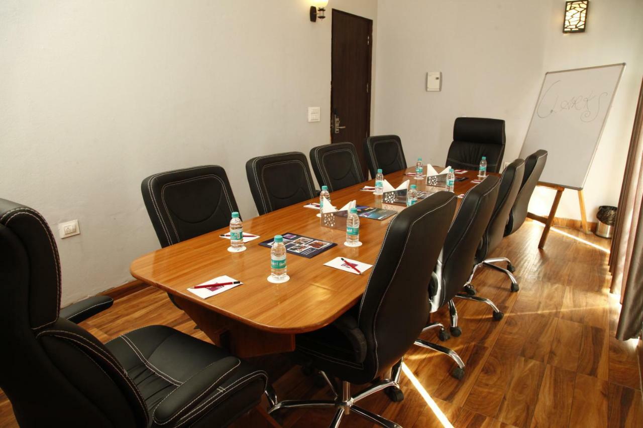 Anandam Clarks Inn Suites Vrindavan Exterior photo