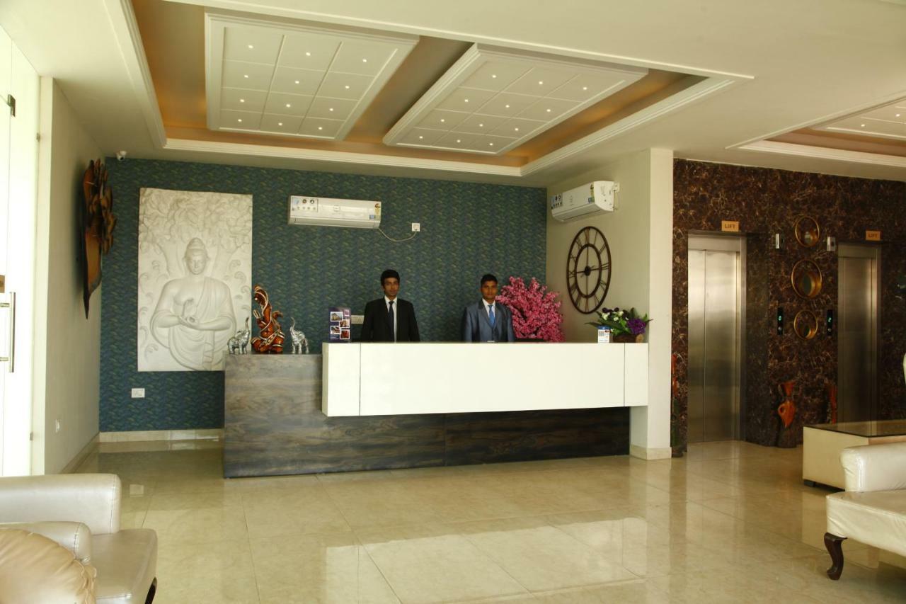Anandam Clarks Inn Suites Vrindavan Exterior photo