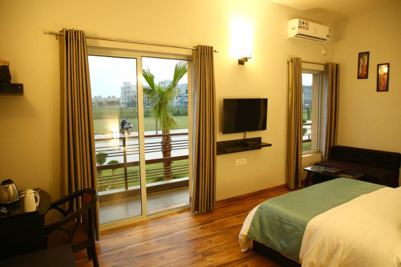 Anandam Clarks Inn Suites Vrindavan Exterior photo